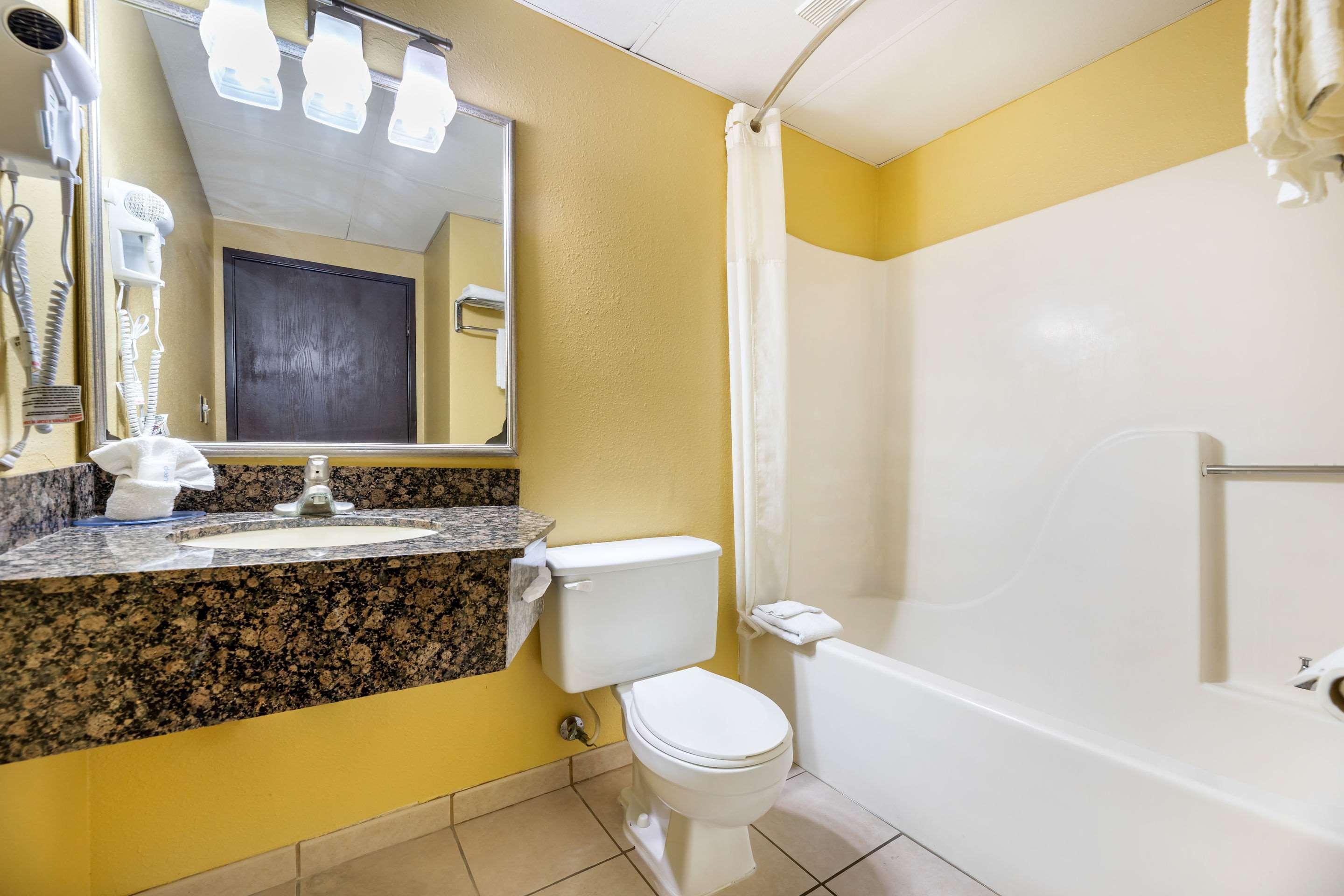 Rodeway Inn South Hutchinson Εξωτερικό φωτογραφία