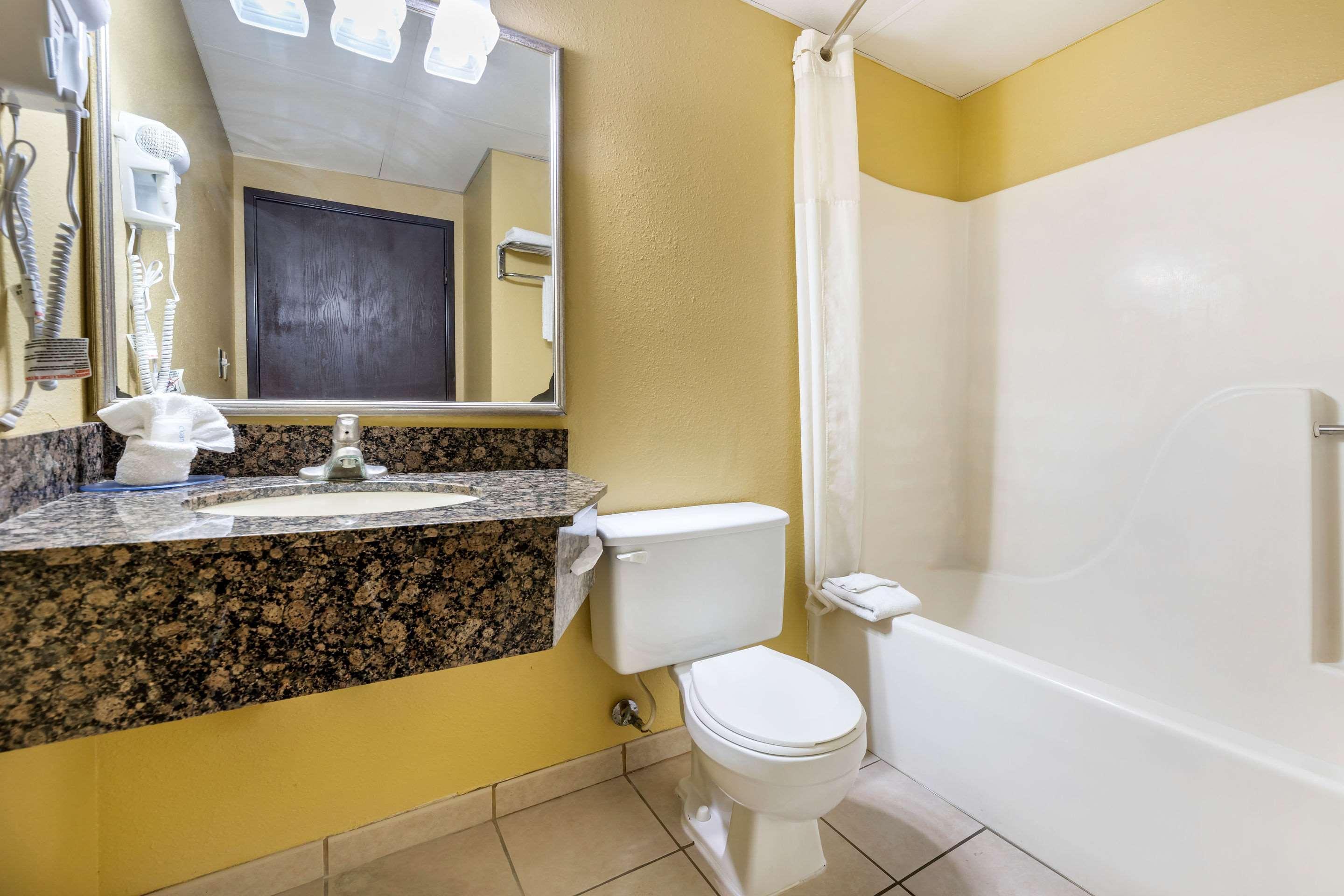 Rodeway Inn South Hutchinson Εξωτερικό φωτογραφία