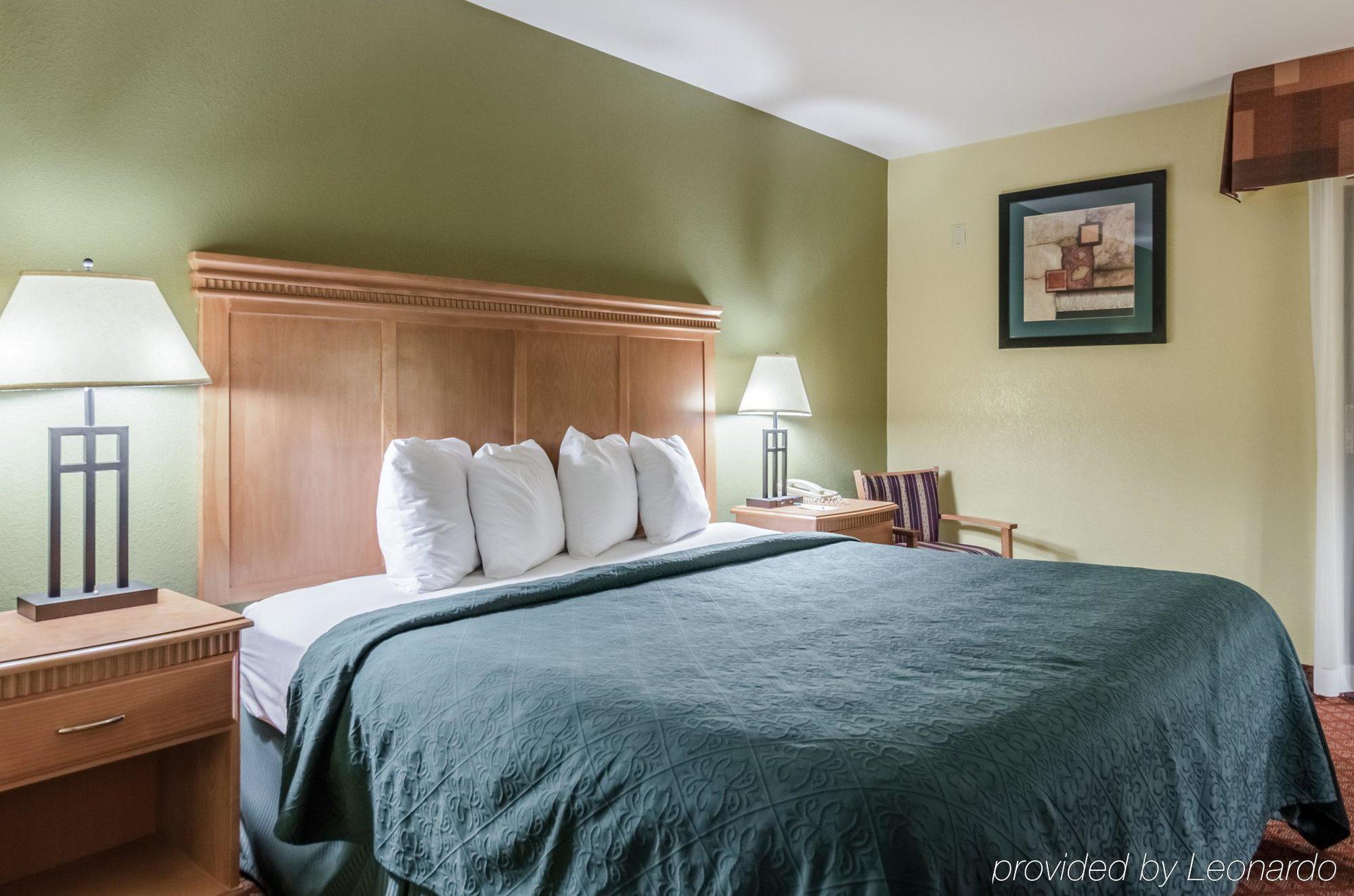 Rodeway Inn South Hutchinson Εξωτερικό φωτογραφία